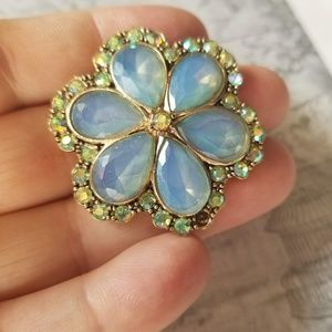 Beautiful VTG Honey Flower Brooch